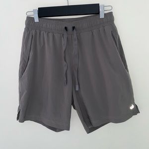 Alo grey 7 inch athletic shorts